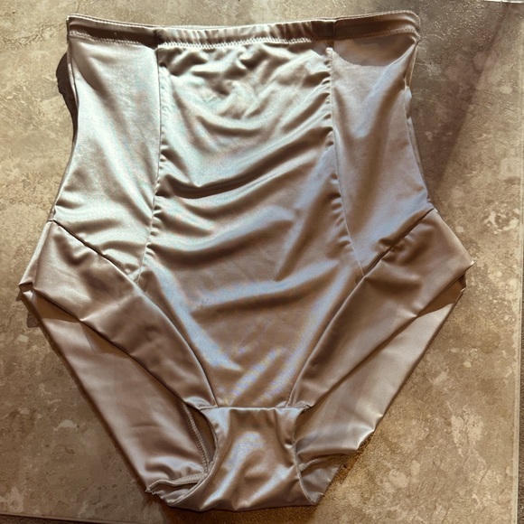 Nicole Miller Tummy Shaping Shapewear Underwear High waist Nude Silky Spandex - Picture 1 of 3